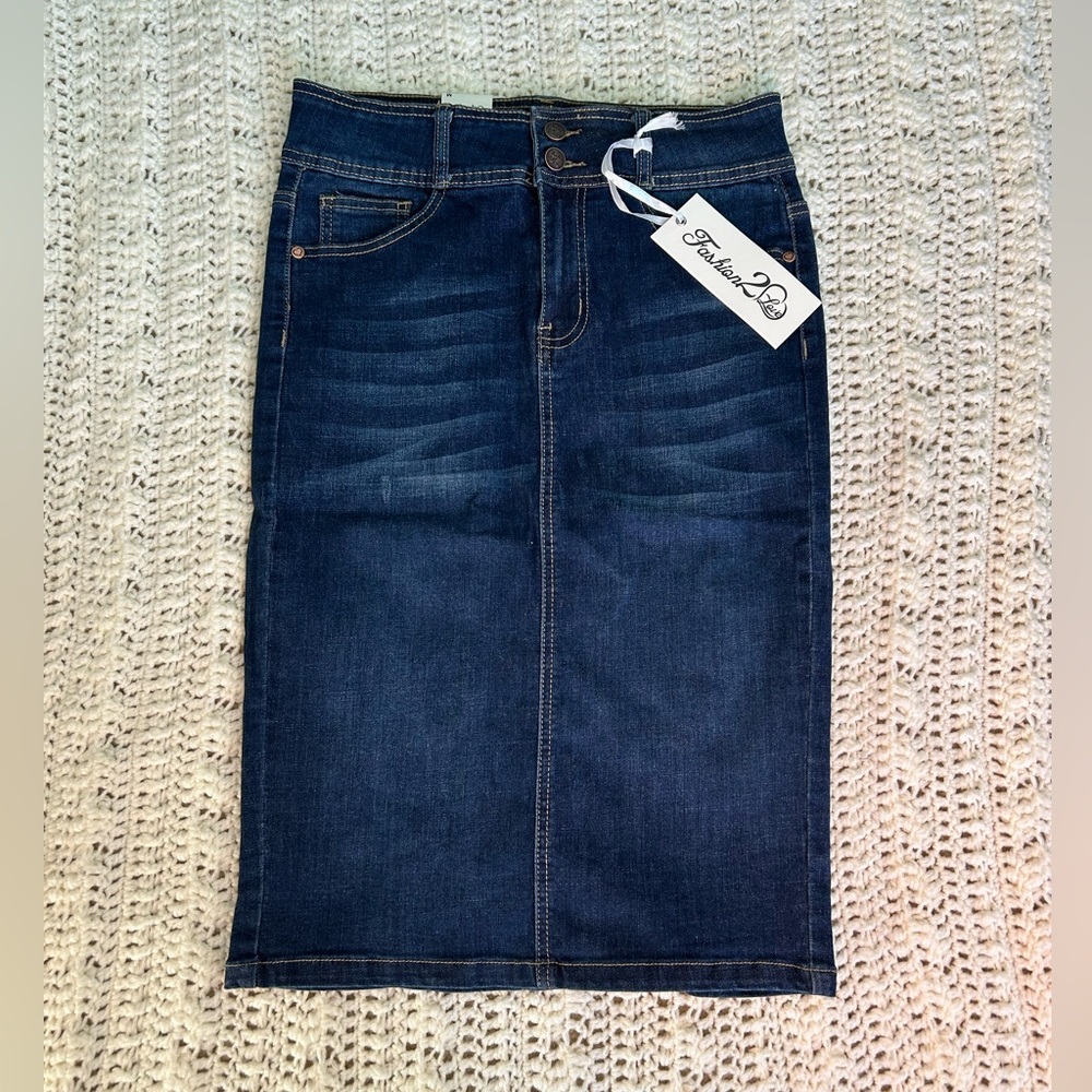 Fashion2Love | Dark Denim Midi Pencil Skirt | Size Medium